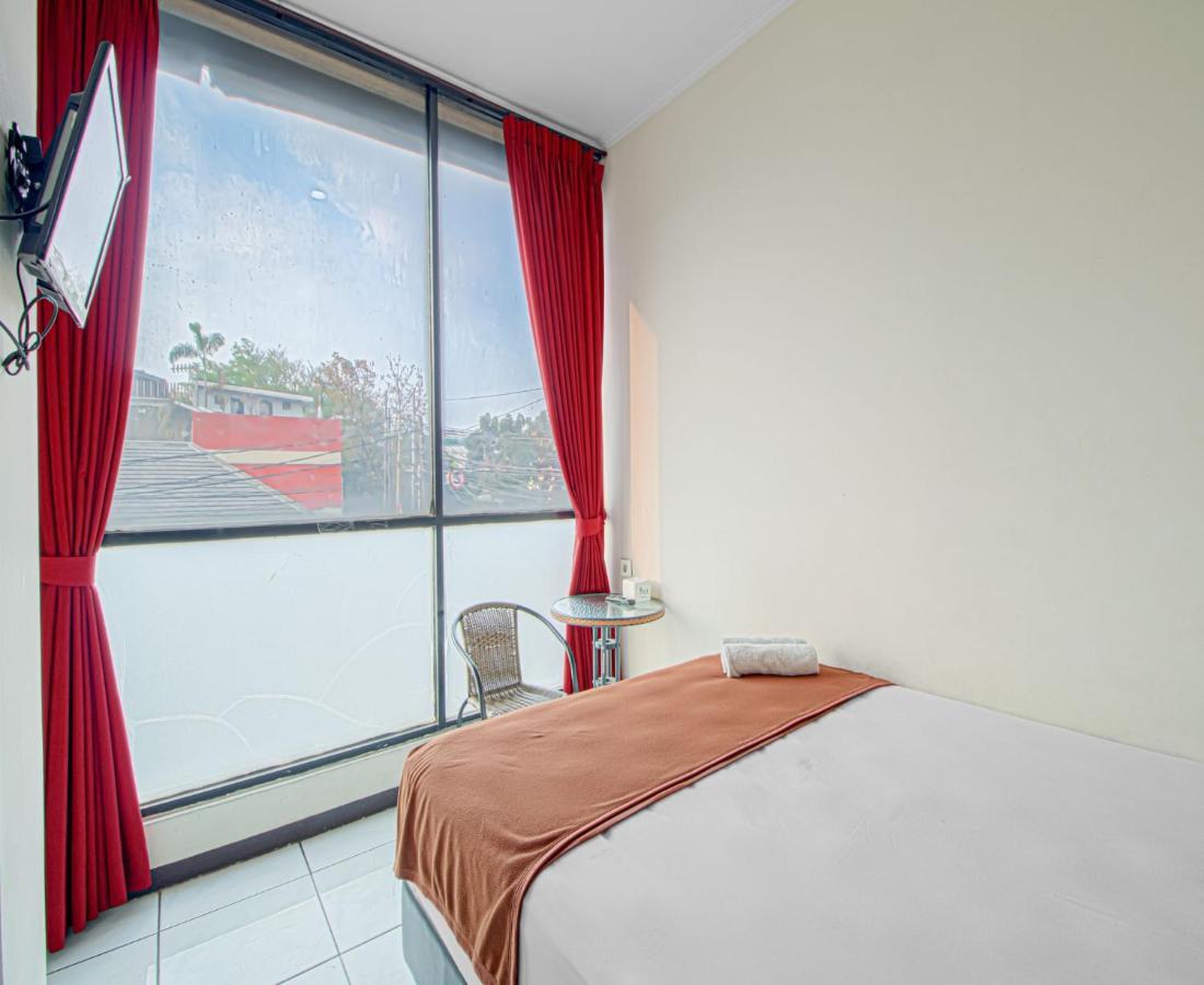 Hotel Bantal Guling Alun Alun Bandung Extérieur photo