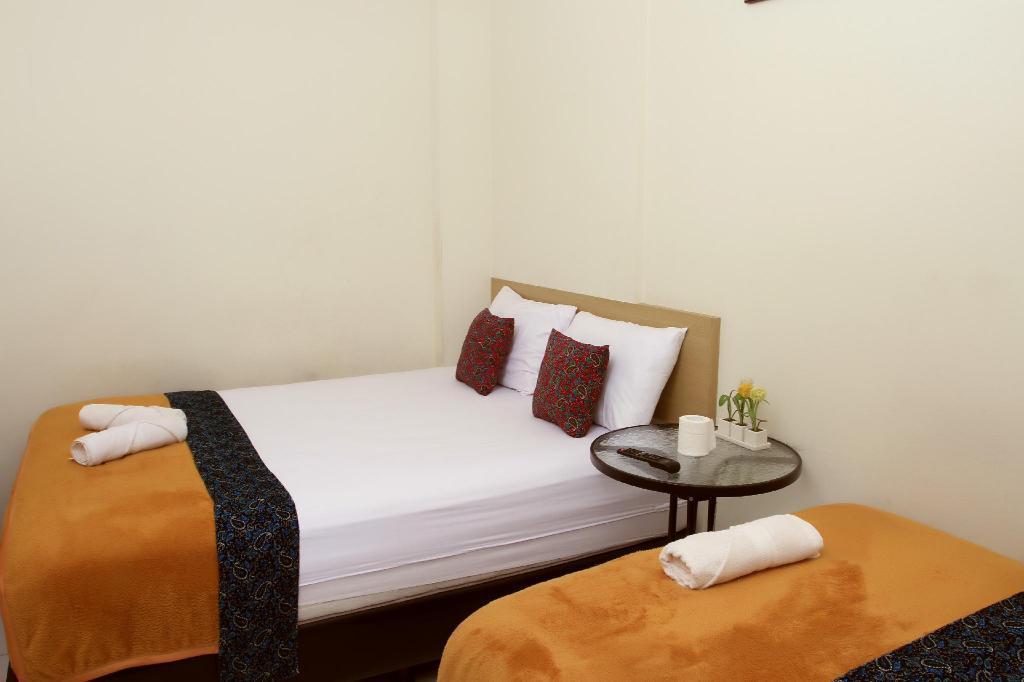 Hotel Bantal Guling Alun Alun Bandung Extérieur photo