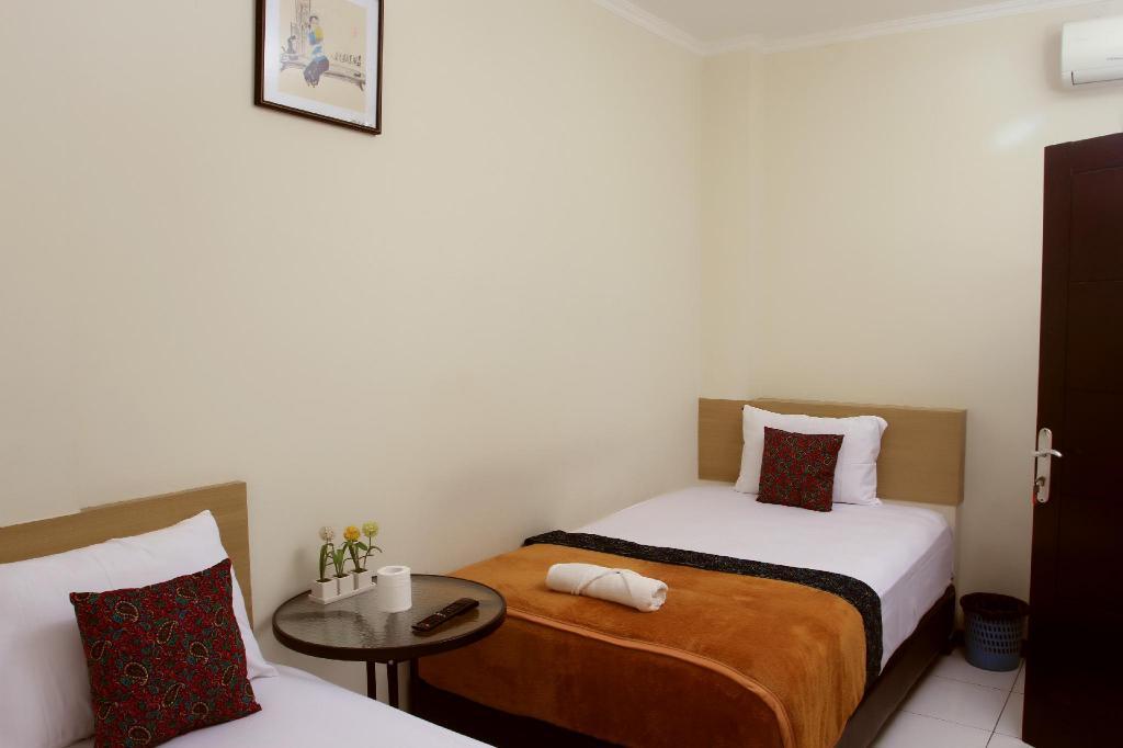 Hotel Bantal Guling Alun Alun Bandung Extérieur photo