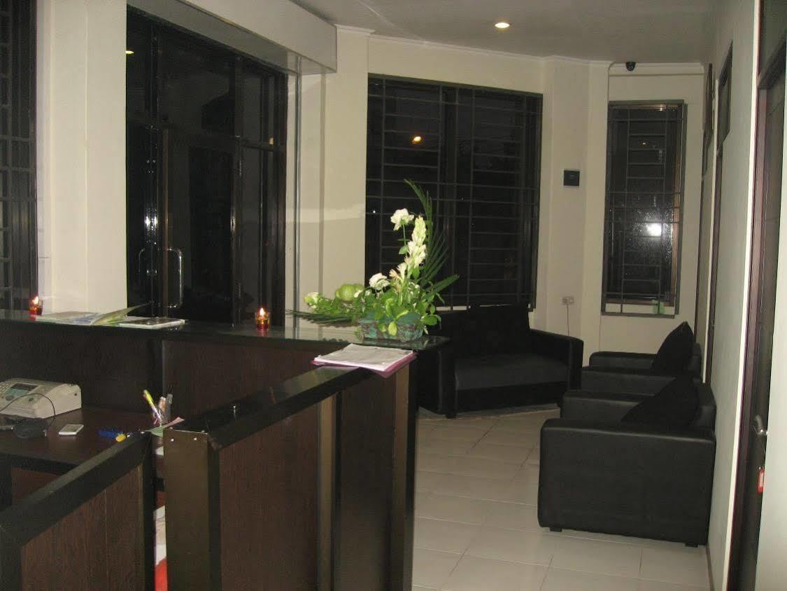 Hotel Bantal Guling Alun Alun Bandung Extérieur photo