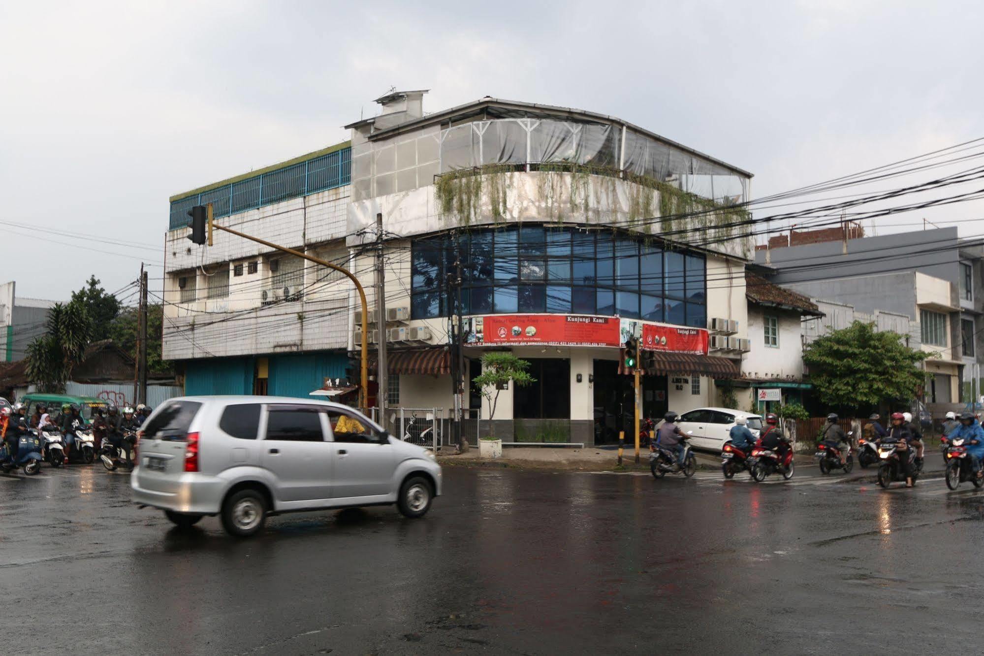Hotel Bantal Guling Alun Alun Bandung Extérieur photo