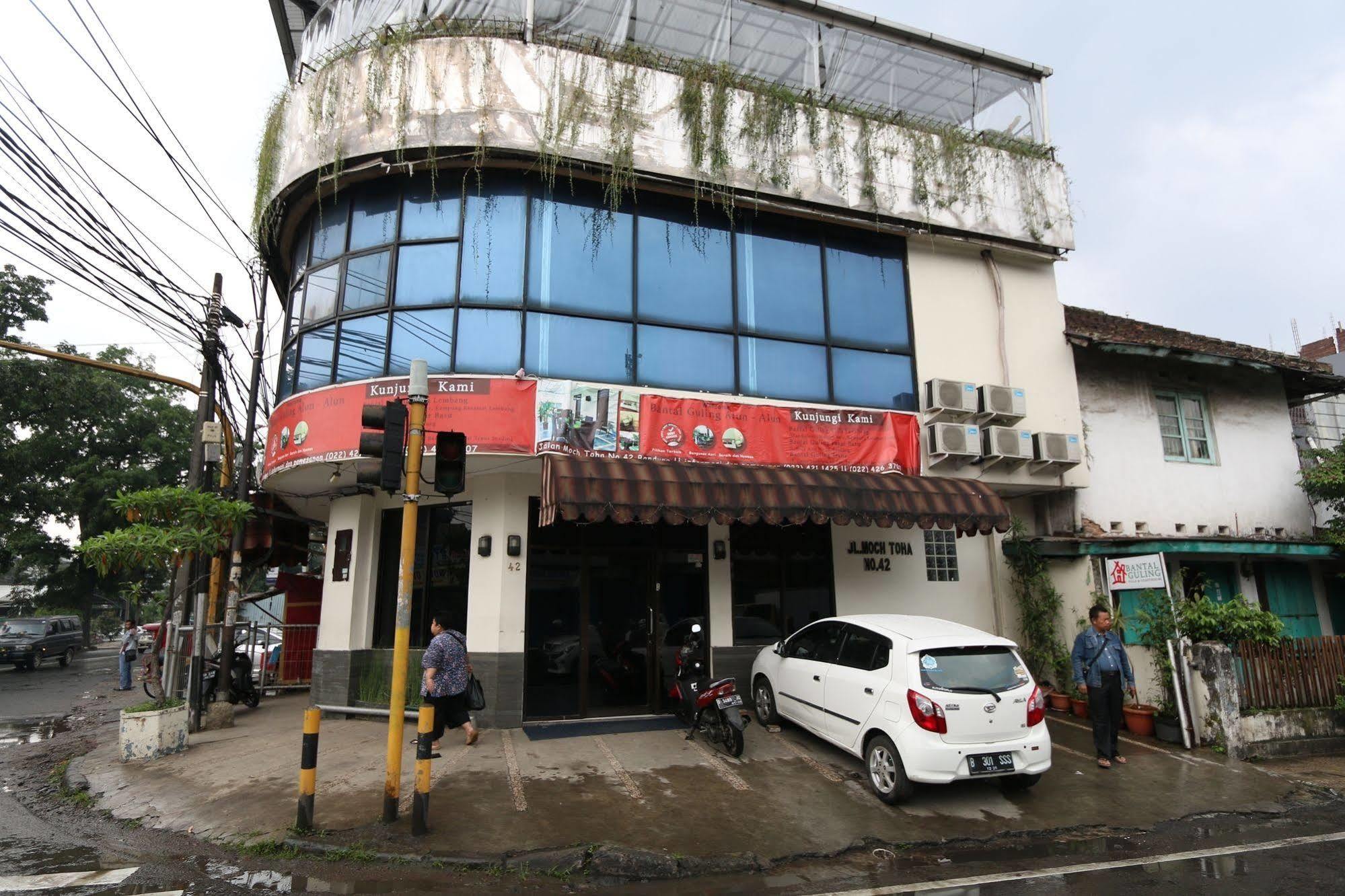 Hotel Bantal Guling Alun Alun Bandung Extérieur photo