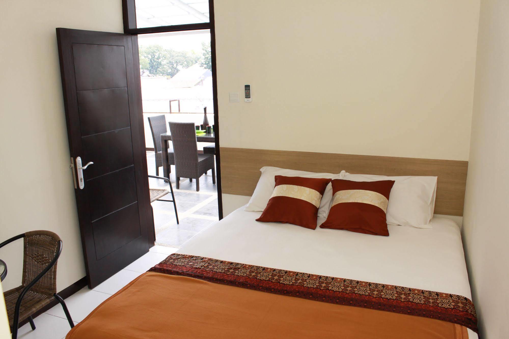 Hotel Bantal Guling Alun Alun Bandung Extérieur photo