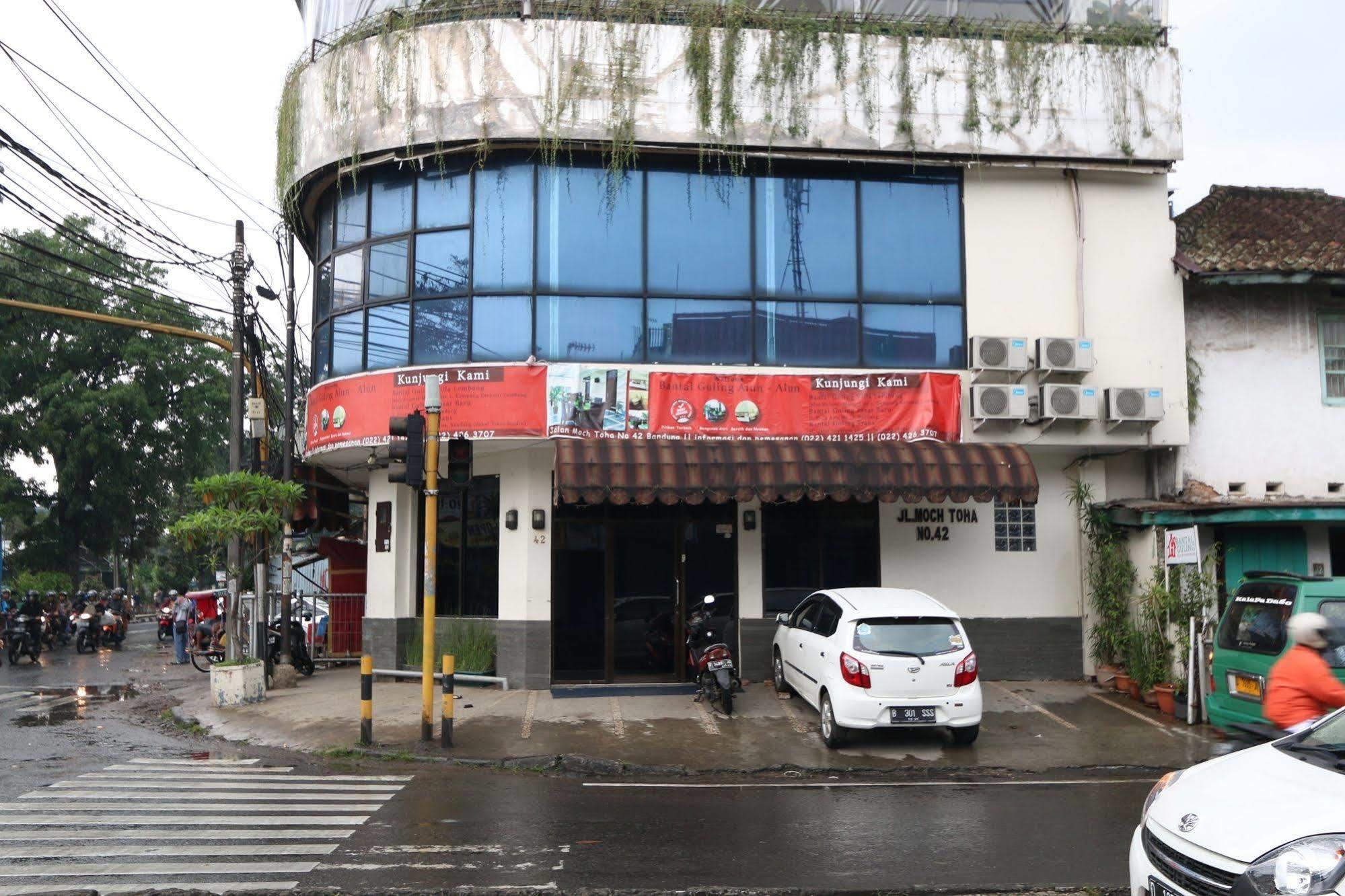 Hotel Bantal Guling Alun Alun Bandung Extérieur photo