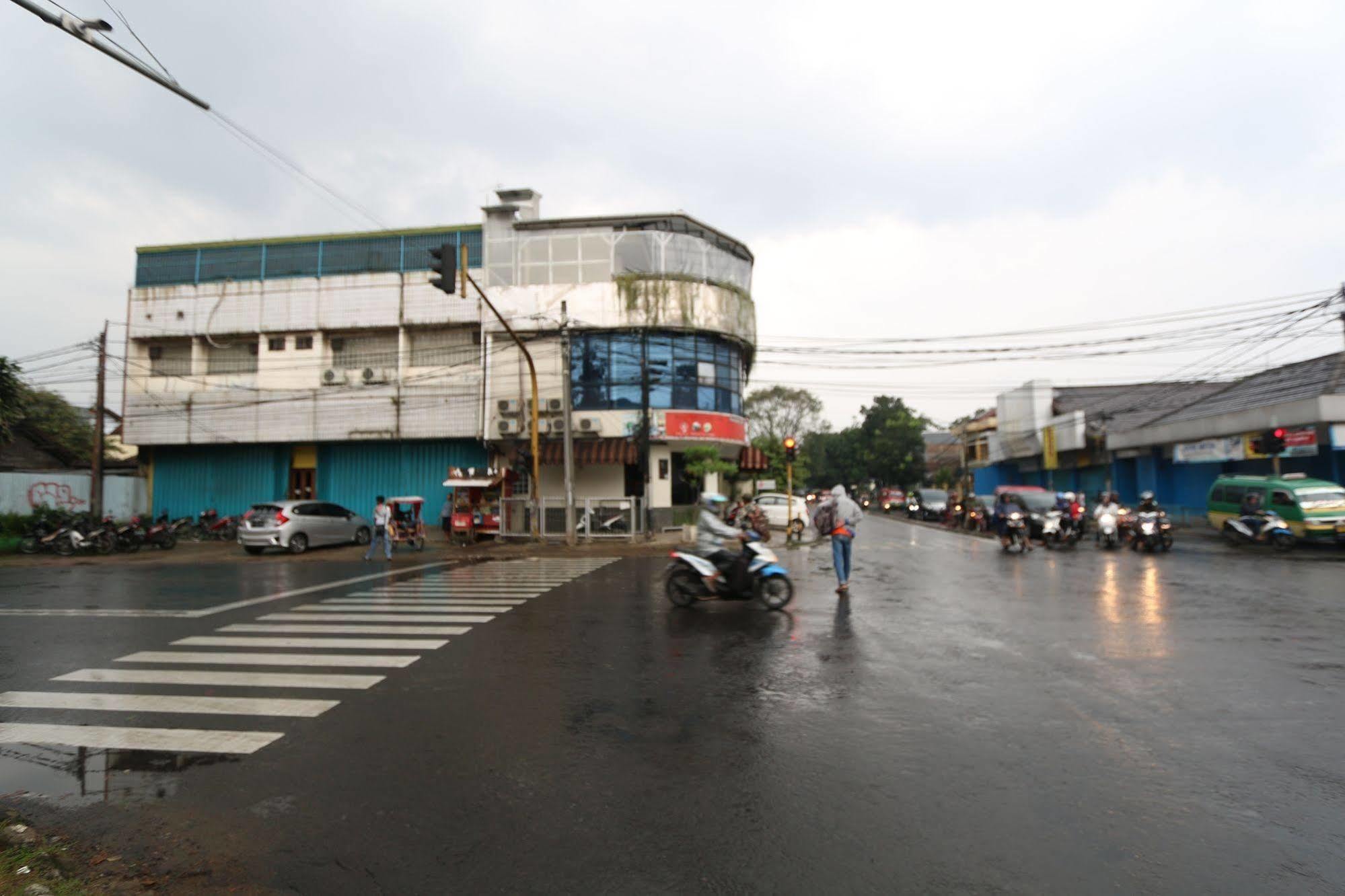 Hotel Bantal Guling Alun Alun Bandung Extérieur photo