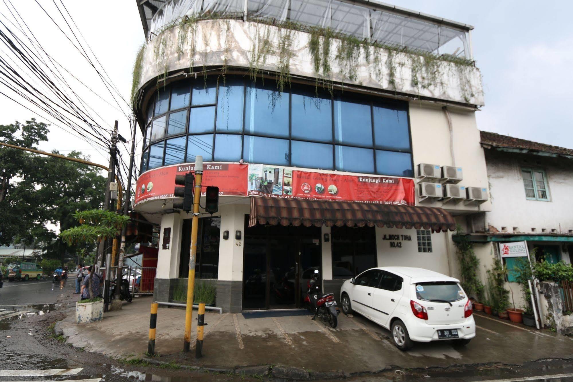 Hotel Bantal Guling Alun Alun Bandung Extérieur photo